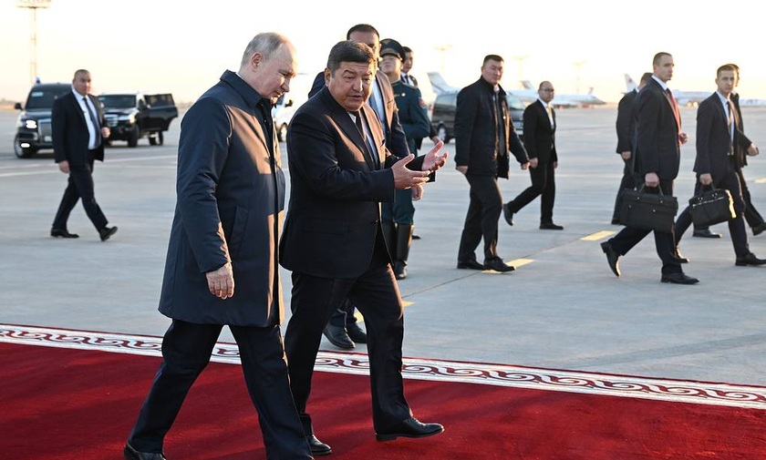 Tổng thống Nga Putin tới Kyrgyzstan.