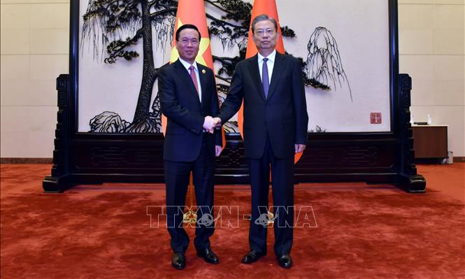 Chủ tịch nước Võ Văn Thưởng và Ủy viên trưởng Nhân đại Toàn quốc Trung Quốc Triệu Lạc Tế trong cuộc gặp tại Bắc Kinh, ngày 17/10/2023. Ảnh: TTXVN