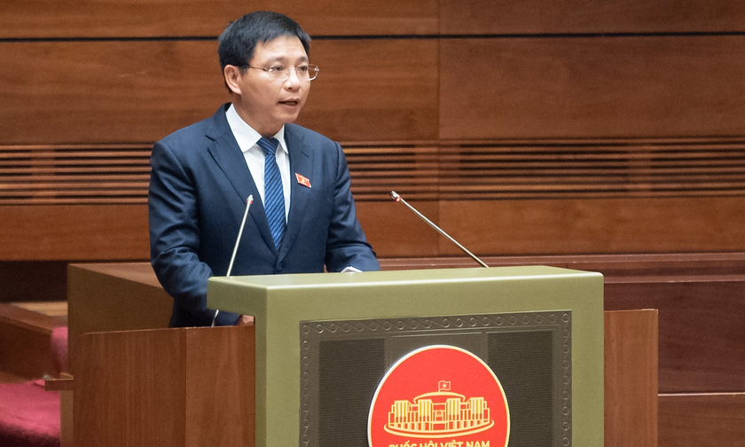 Bộ trưởng Bộ Giao thông vận tải Nguyễn Văn Thắng trình bày tờ trình tại phiên họp.