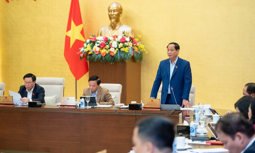 Phó Chủ tịch Quốc hội Trần Quang Phương phát biểu tại phiên họp.