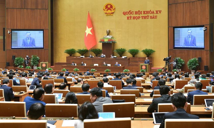 Bộ trưởng Bộ Công an Tô Lâm trình bày báo cáo tại phiên họp.