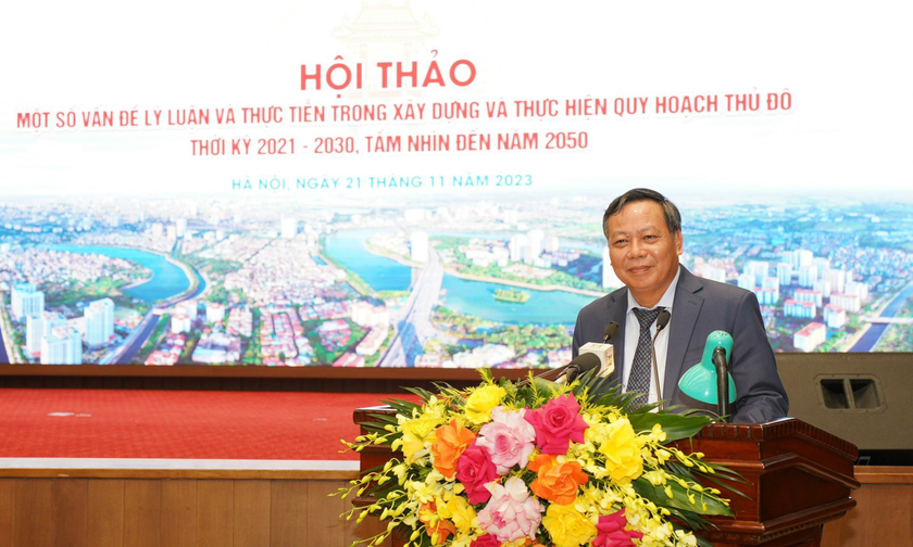 Phó Bí thư Thành ủy Hà Nội Nguyễn Văn Phong phát biểu tại Hội thảo.