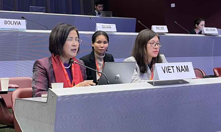Đại sứ Lê Thị Tuyết Mai, Trưởng Phái đoàn thường trực Việt Nam tại Geneva phát biểu tại khóa họp lần thứ 114 Hội đồng Tổ chức di cư quốc tế (IOM), Geneva ngày 28/11/2023. Nguồn: Phái đoàn thường trực Việt Nam tại Geneva