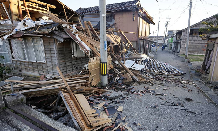 Nhiều công trình bị đổ sập do động đất.