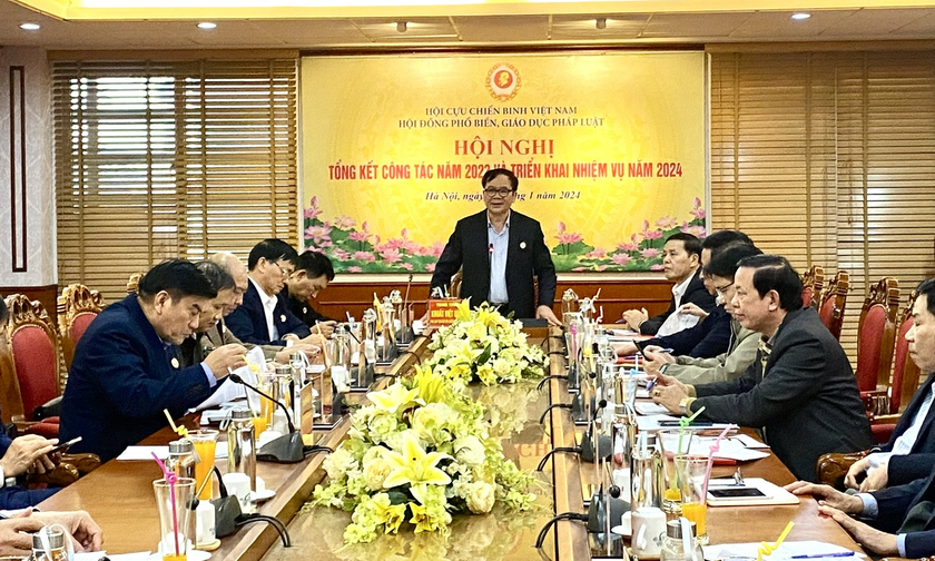 Trung tướng Khuất Việt Dũng - Chủ tịch Hội đồng phát biểu tại phiên họp.