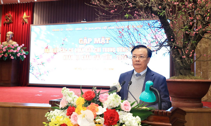 Bí thư Thành ủy Hà Nội Đinh Tiến Dũng phát biểu tại cuộc gặp.