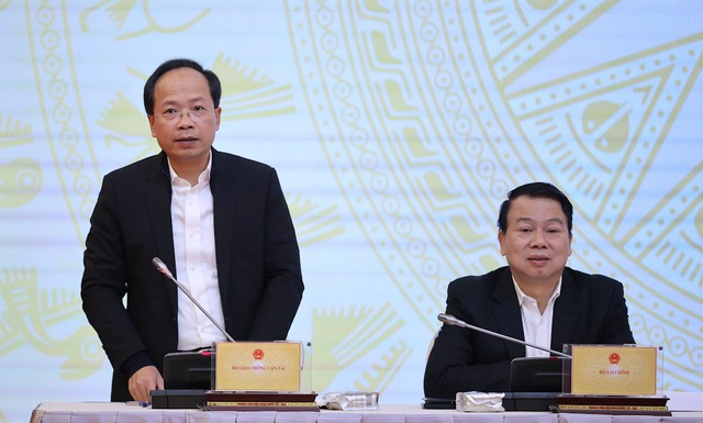 Thứ trưởng Bộ GTVT Nguyễn Duy Lâm trả lời tại họp báo.