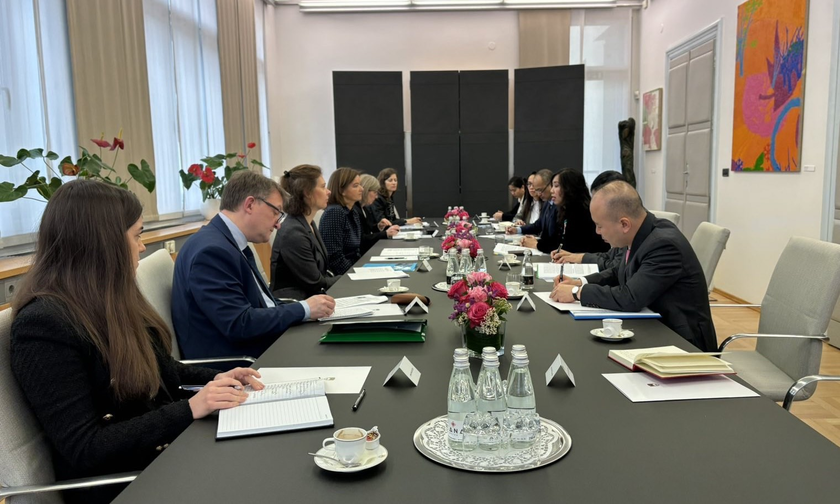 Thứ trưởng Bộ Ngoại giao Lê Thị Thu Hằng hội kiến với Phó Thủ tướng, Bộ trưởng Ngoại giao và các vấn đề châu Âu Slovenia Tanja Fajon.