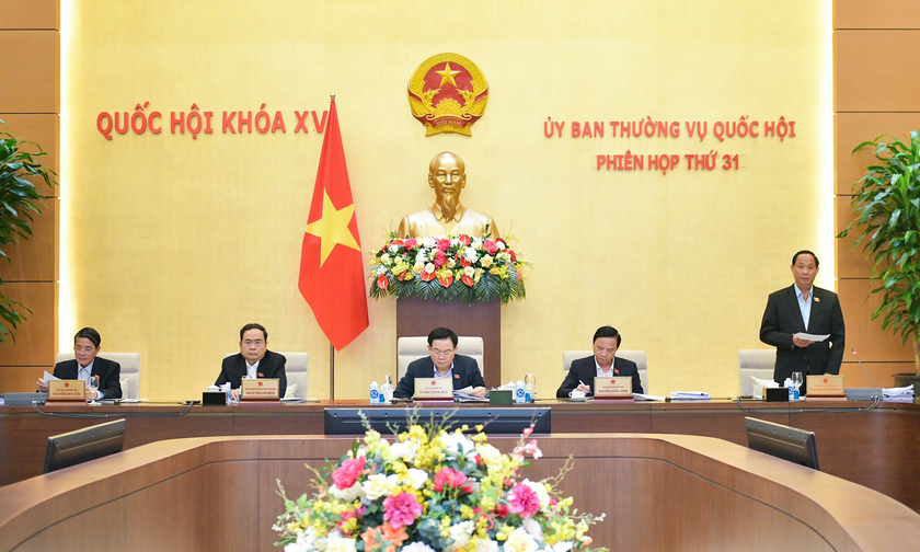 Phó Chủ tịch QH Trần Quang Phương điều hành nội dung phiên họp.