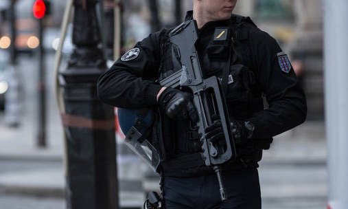 Cảnh sát tại Paris, Pháp.