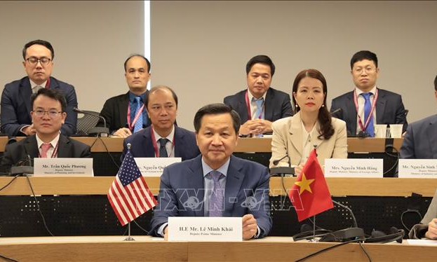 Phó Thủ tướng Chính phủ Lê Minh Khái trao đổi trực tuyến với Đại diện Thương mại Hoa Kỳ Katherine Tai. Ảnh: TTXVN