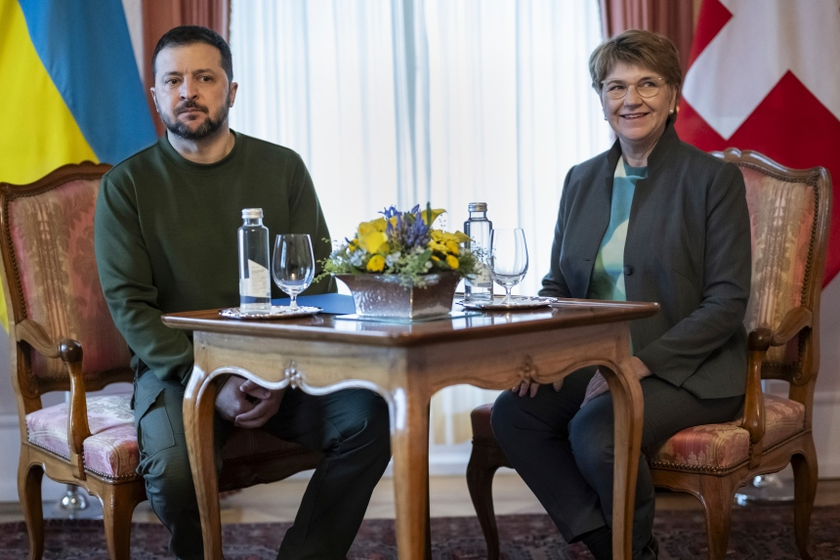  Tổng thống Thụy Sỹ Viola Amherd (bên phải) và người đồng cấp Ukraine Volodymyr Zelensky tại cuộc gặp hồi tháng 1 vừa qua.