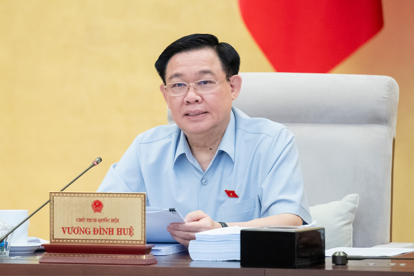 Chủ tịch QH Vương Đình Huệ phát biểu tại phiên họp.