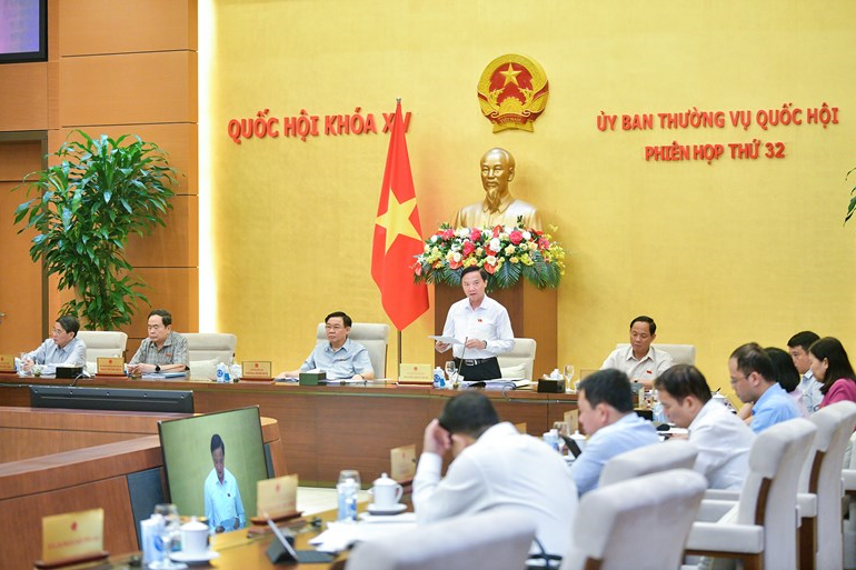 Phó Chủ tịch QH Nguyễn Khắc Định điều hành nội dung thảo luận.