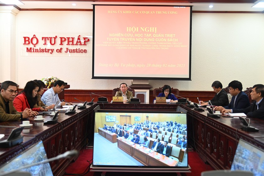 Điểm cầu Bộ Tư pháp do Thứ trưởng Đặng Hoàng Oanh, Phó Bí thư Đảng ủy và đồng chí Nguyễn Kim Tinh, Phó Bí thư thường trực Đảng ủy Bộ Tư pháp chủ trì.
