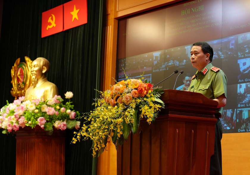 Trung tướng Lê Quốc Hùng, Thứ trưởng, Chủ tịch Hội đồng phối hợp phổ biến, giáo dục pháp luật Bộ Công an phát biểu khai mạc.
