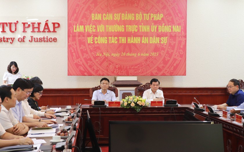 Bộ trưởng Bộ Tư pháp Lê Thành Long và Bí thư tỉnh ủy Đồng Nai Nguyễn Hồng Lĩnh chủ trì buổi làm việc.