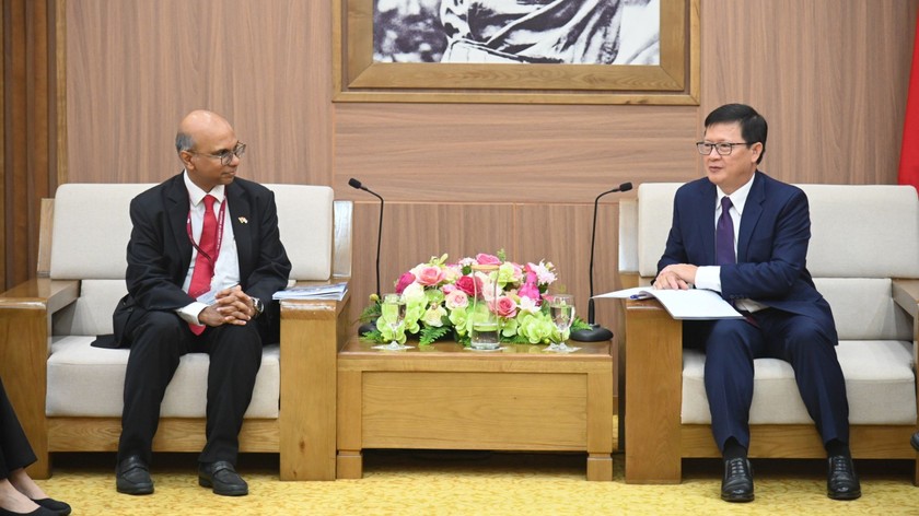 Thứ trưởng Bộ Tư pháp Mai Lương Khôi tiếp xã giao ông Gregory Vijayendran, Chủ nhiệm Ủy ban Hợp tác quốc tế Hiệp hội Luật sư Singapore.