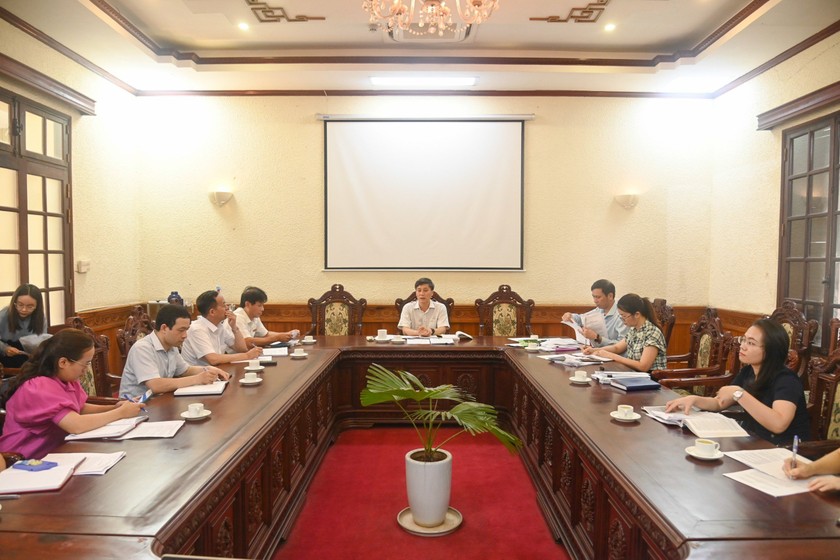 Thứ trưởng Bộ Tư pháp Nguyễn Khánh Ngọc chủ trì cuộc họp thẩm định.