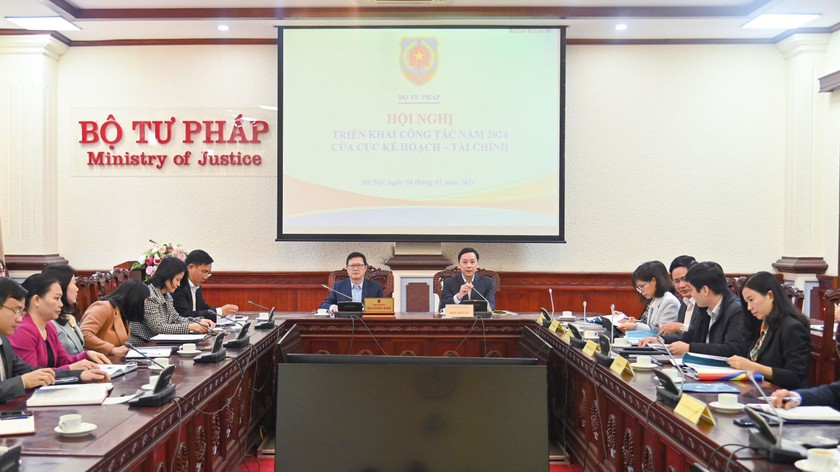Thứ trưởng Mai Lương Khôi chủ trì Hội nghị. Cùng điều hành có Cục trưởng Cục Kế hoạch - Tài chính Phan Anh Tuấn.
