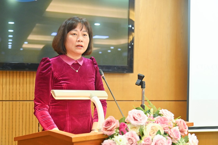 Phó Cục trưởng Cục TGPL Vũ Thị Hoàng Hà báo cáo tại Hội nghị.