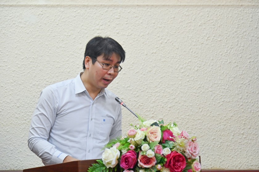 Phó Cục trưởng Cục BTTP Lê Văn Tuấn trình bày báo cáo.