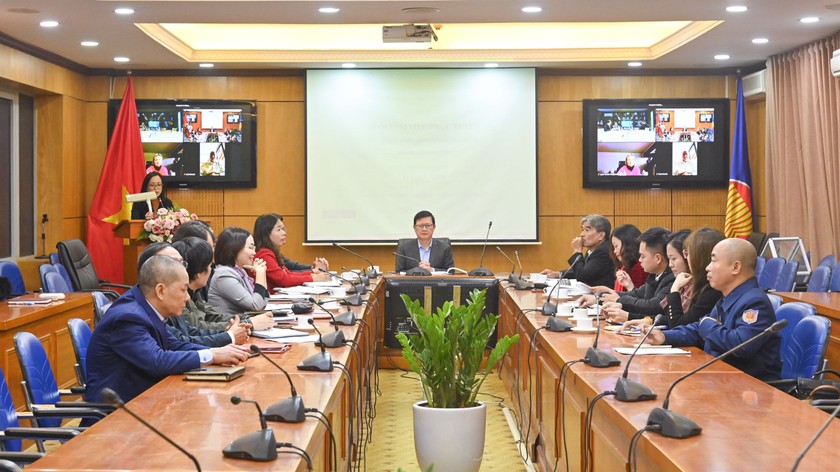 Thứ trưởng Bộ Tư pháp Mai Lương Khôi chủ trì buổi làm việc trực tuyến.