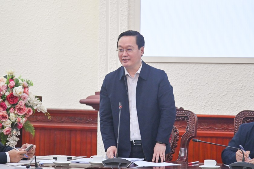Chủ tịch UBND tỉnh Nghệ An Nguyễn Đức Trung nhấn mạnh Nghị quyết số 39-NQ/TW của Bộ Chính trị là cơ sở pháp lý quan trọng để địa phương thực hiện các mục tiêu phát triển.