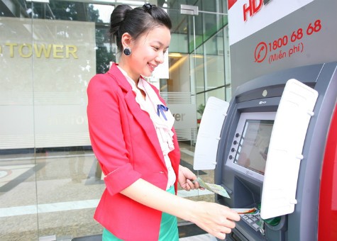 HDBank phát hành thẻ ATM chỉ trong 5 phút