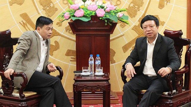 Ông Doãn Văn Phương và Phó chủ tịch UBND tỉnh Thanh Hóa Nguyễn Ngọc Hồi hội đàm tại trụ sở UBND tỉnh