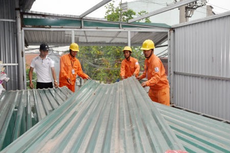 EVN HANOI với công tác đảm bảo an toàn điện mùa mưa bão