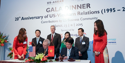Trong sự kiện này cũng diễn ra Lễ ký kết giữa Bộ y tế và Đại diện Hội đồng Kinh doanh Hoa Kỳ - ASEAN về hợp tác song phương tăng cường chăm sóc y tế - sức khỏe ở Việt Nam.