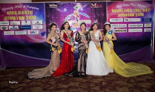 Quý bà Thanh Mai lên ngôi Hoa hậu Phu nhân Trái đất người Việt Houston 