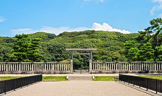 Cổng vào chính của Lăng gò mộ Thiên hoàng Nintoku