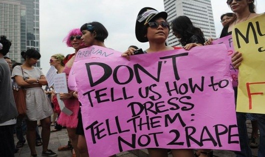 Người dân biểu tình phản đối tình trạng hiếp dâm trẻ em.