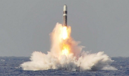 Tên lửa Trident II vượt trội của Mỹ trong một lần phóng thử từ tàu ngầm hạt nhân.  