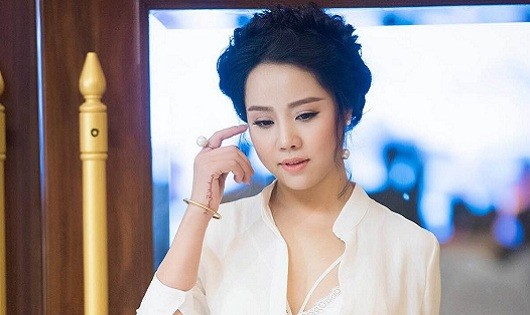 Trần Yến Hoa làm giám khảo cuộc thi Hoa khôi Sắc đẹp .