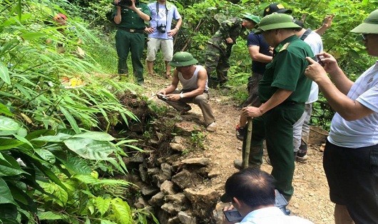  Lực lượng cứu hộ phân tích địa hình hang Nước.