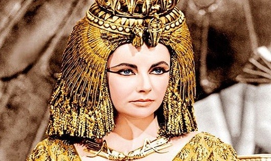 Bí quyết của nữ hoàng Cleopatra là tắm bằng sữa mật ong và olive