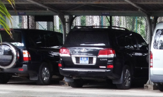  Xe Lexus trong nhà xe Tỉnh ủy Sóc Trăng .