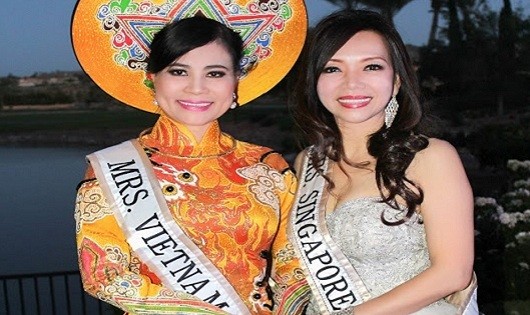 Hoa hậu Phu nhân Việt Nam thân thiết với Hoa hậu Phu nhân Singapore.