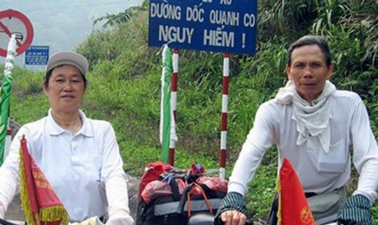 Với chiếc xe đạp vợ chồng ông bà song hành cùng nhau bên nhiều chuyến xuyên Việt.