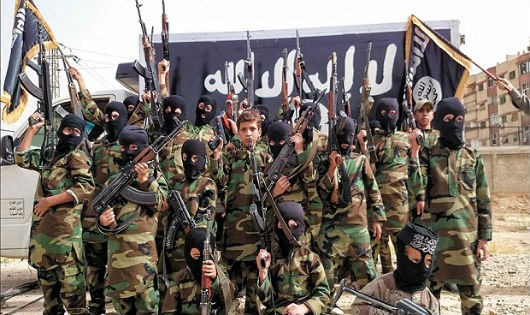 Trẻ em trên dưới 10 tuổi được mặc quân phục IS, cầm vũ khí trong trường đào tạo khủng bố tại Syria