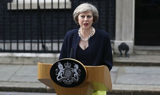 Theresa May tuyên thệ nhậm chức.