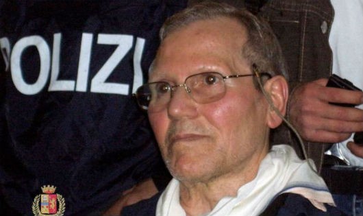 Bố già mafia Bernardo Provenzano khi bị cảnh sát bắt năm 2006.