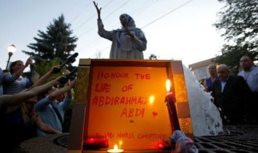Buổi cầu nguyện cho ông Abdirahman Abdi tại Ottawa. 