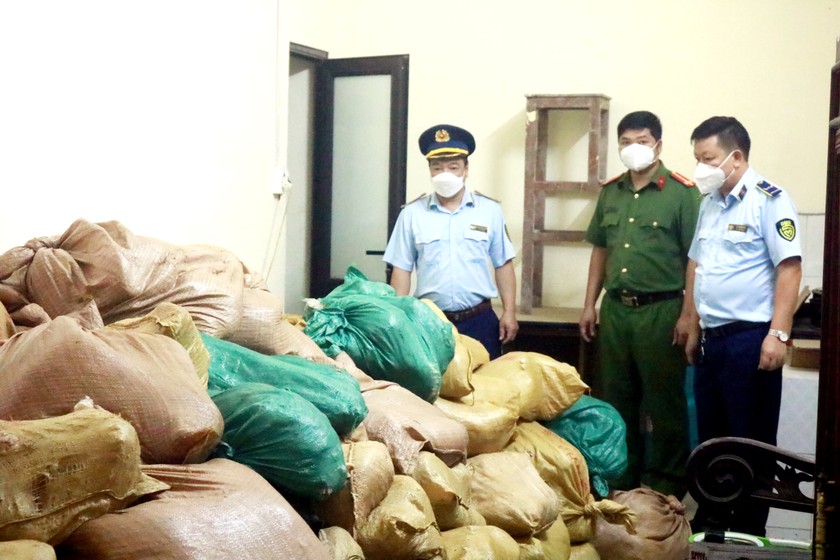 Lào Cai: Ngăn chặn xử lý 03 lô hàng gần 4000kg thực phẩm bẩn 