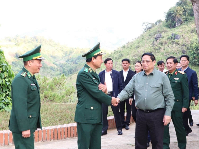 Thủ tướng Chính phủ Phạm Minh Chính cùng Đoàn công tác tới thăm và làm việc với cán bộ chiến sỹ Đồn Biên phòng Huổi Luông.