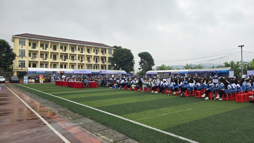 Ngày hội thu hút hơn 3.000 học sinh THCS, THPT trên địa bàn tỉnh Lào Cai và Trường THPT Chuyên Lê Quý Đôn, tỉnh Lai Châu.