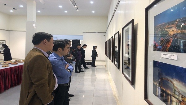 Cuộc triển lãm thu hút sự quan tâm của người dân Hải Phòng